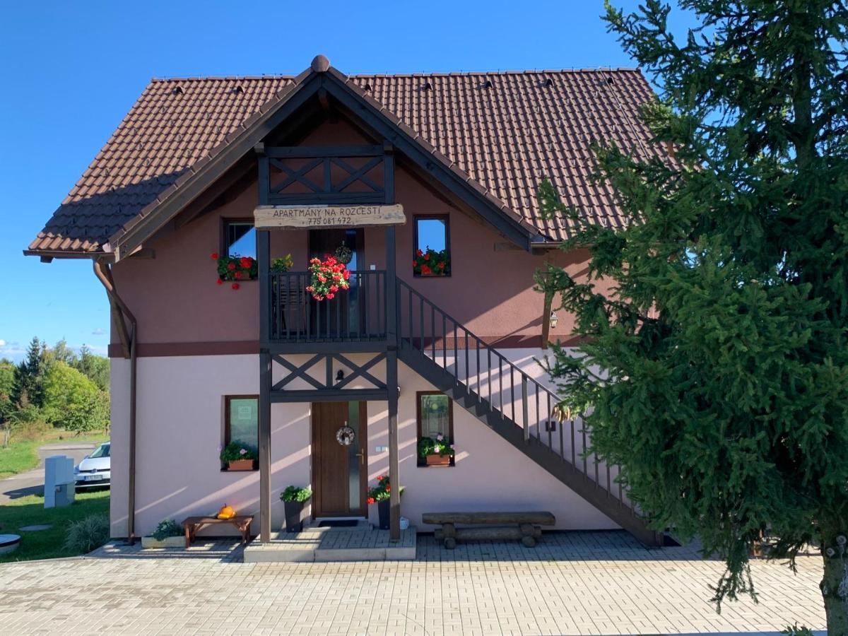 Apartmany Na Rozcesti Lomnice nad Popelkou Bagian luar foto