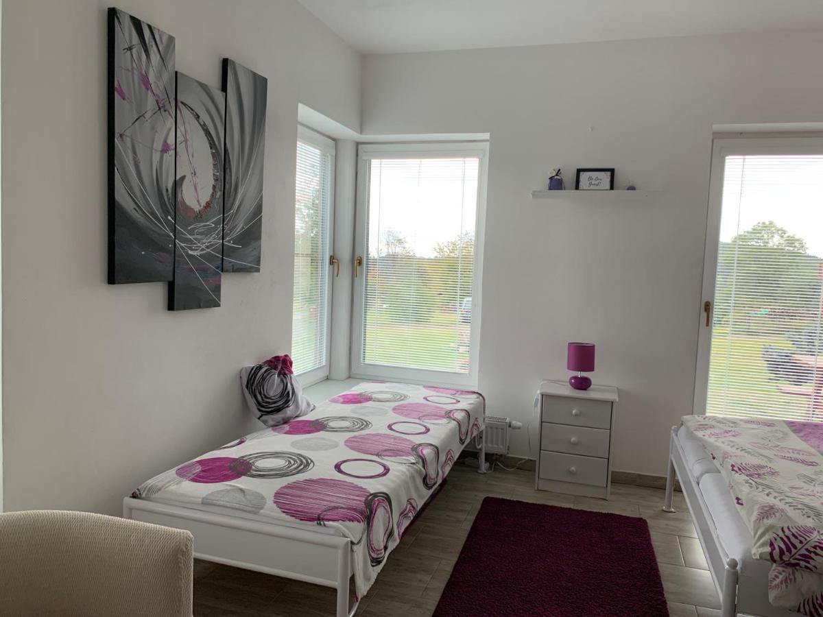 Apartmany Na Rozcesti Lomnice nad Popelkou Bagian luar foto