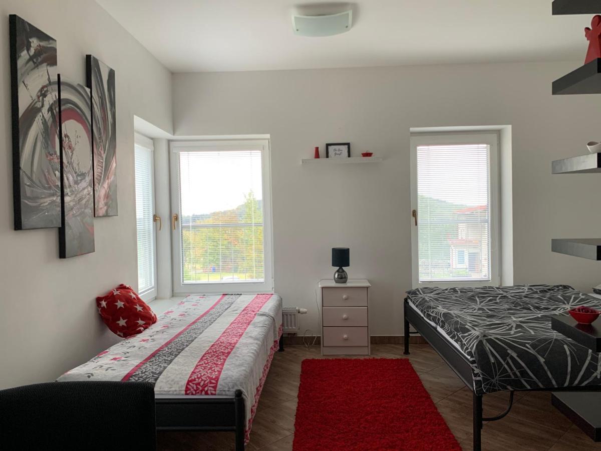 Apartmany Na Rozcesti Lomnice nad Popelkou Bagian luar foto