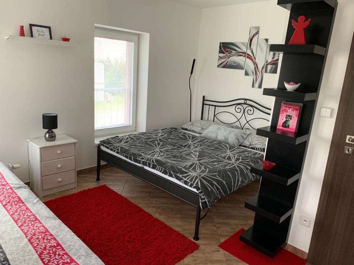 Apartmany Na Rozcesti Lomnice nad Popelkou Bagian luar foto