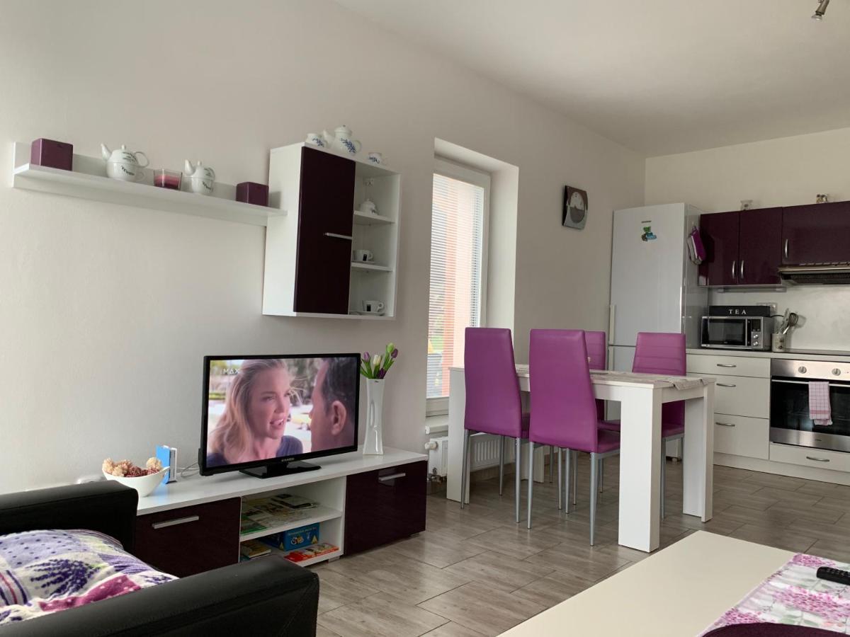 Apartmany Na Rozcesti Lomnice nad Popelkou Bagian luar foto