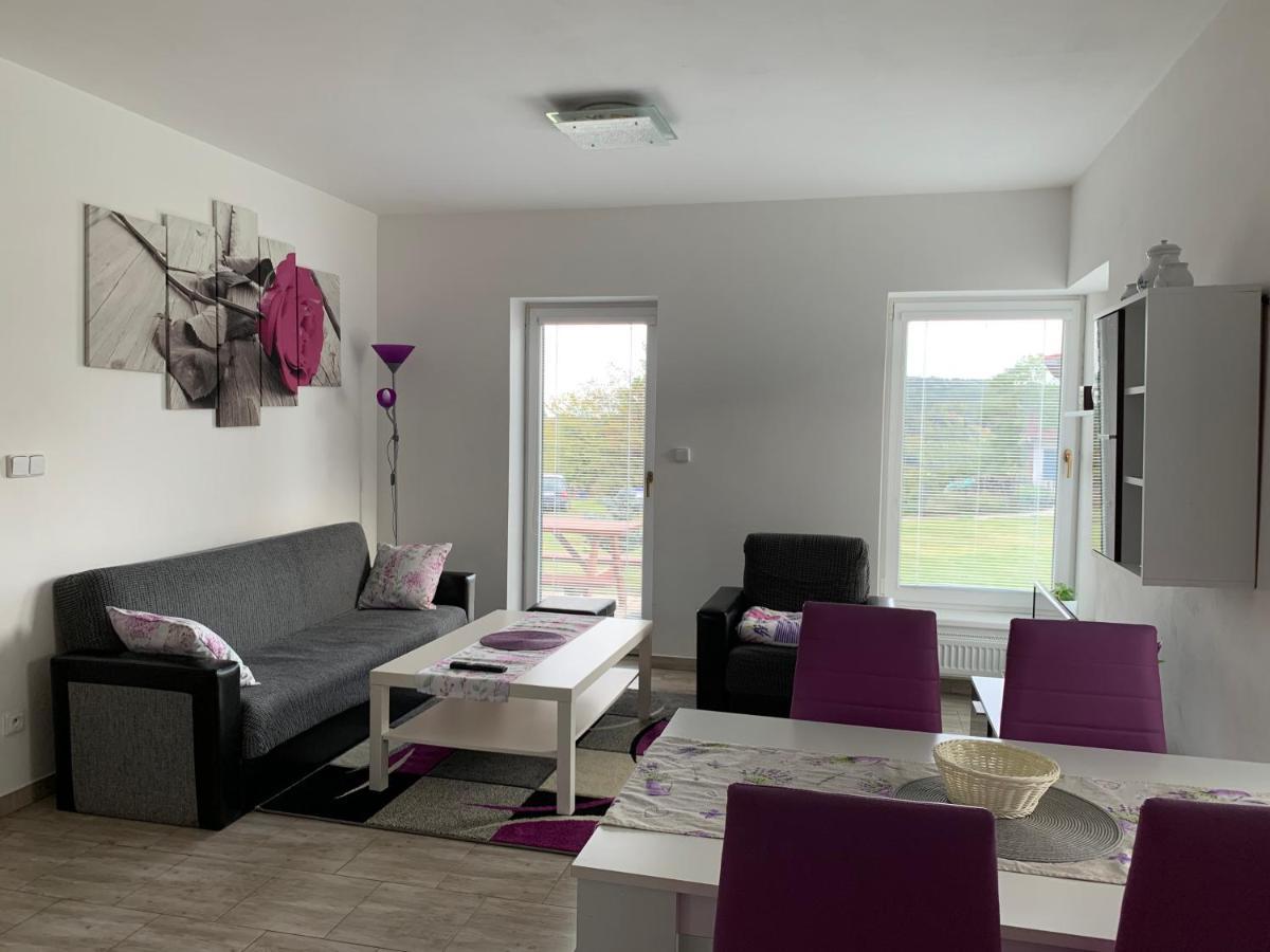 Apartmany Na Rozcesti Lomnice nad Popelkou Bagian luar foto