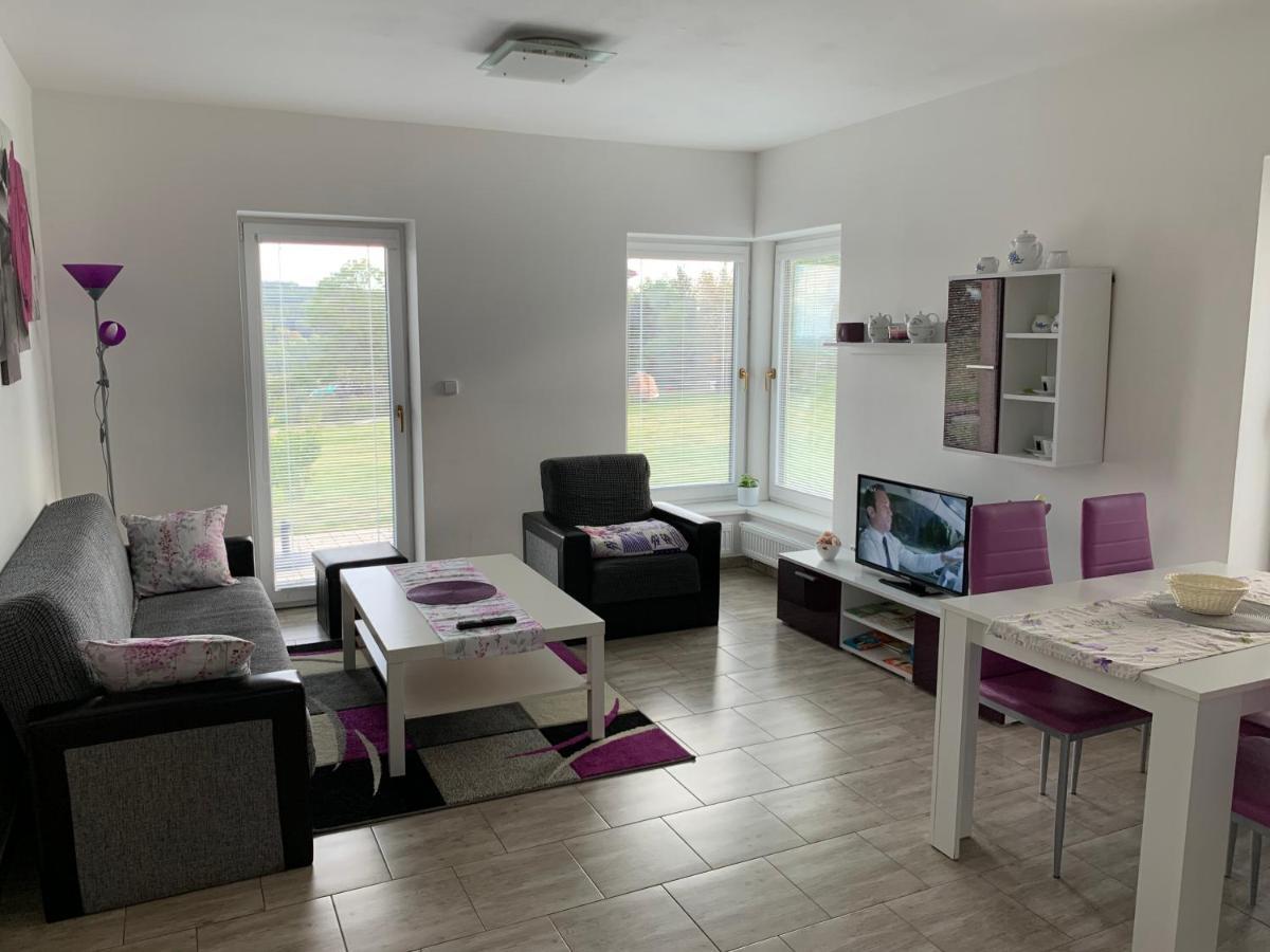 Apartmany Na Rozcesti Lomnice nad Popelkou Bagian luar foto