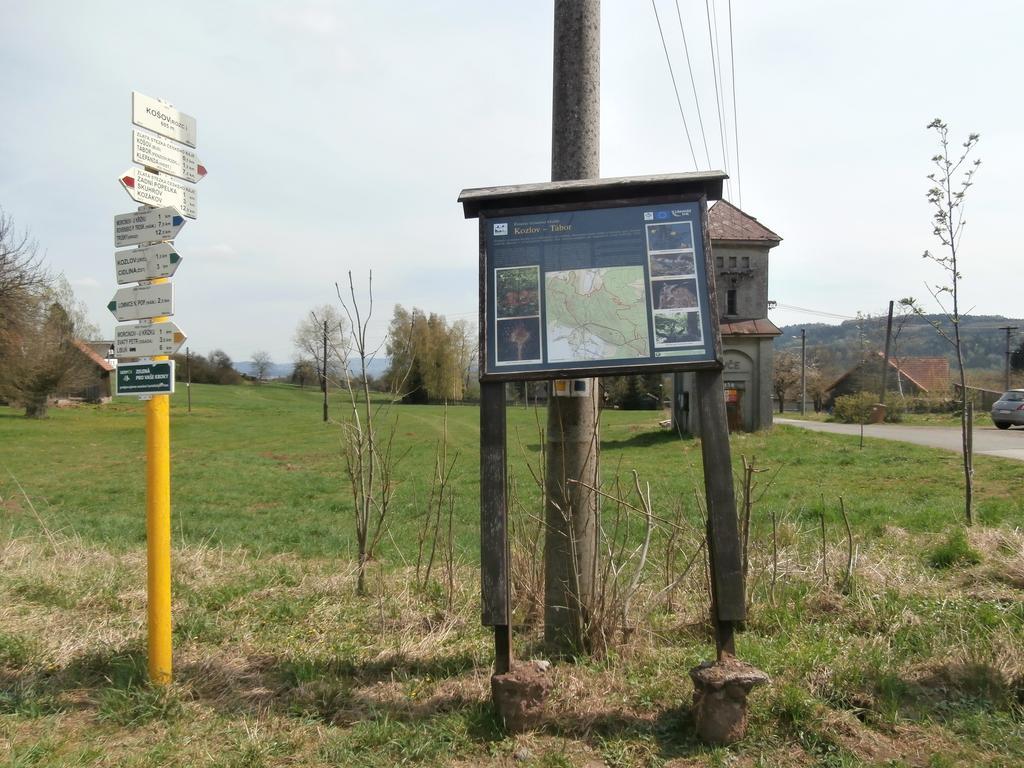 Apartmany Na Rozcesti Lomnice nad Popelkou Ruang foto