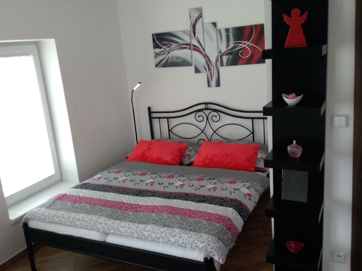 Apartmany Na Rozcesti Lomnice nad Popelkou Bagian luar foto