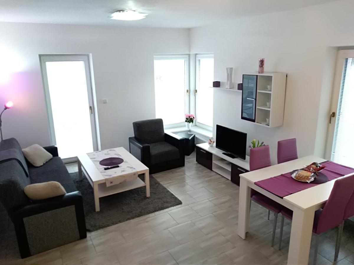 Apartmany Na Rozcesti Lomnice nad Popelkou Bagian luar foto